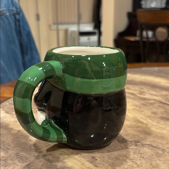 Gnome with Shamrock Mug 
Adorable Irish Accent 
Excellent Condition - Picture 4 of 9